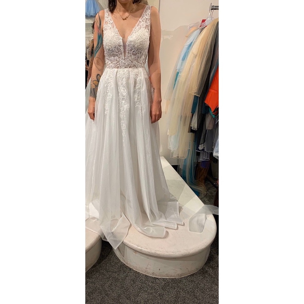 🦋 White Wedding dress!